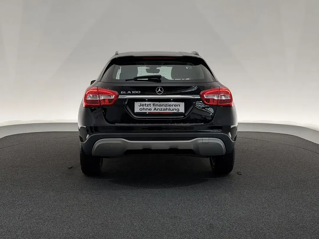 Mercedes-Benz GLA 180 - Thumbnail 6