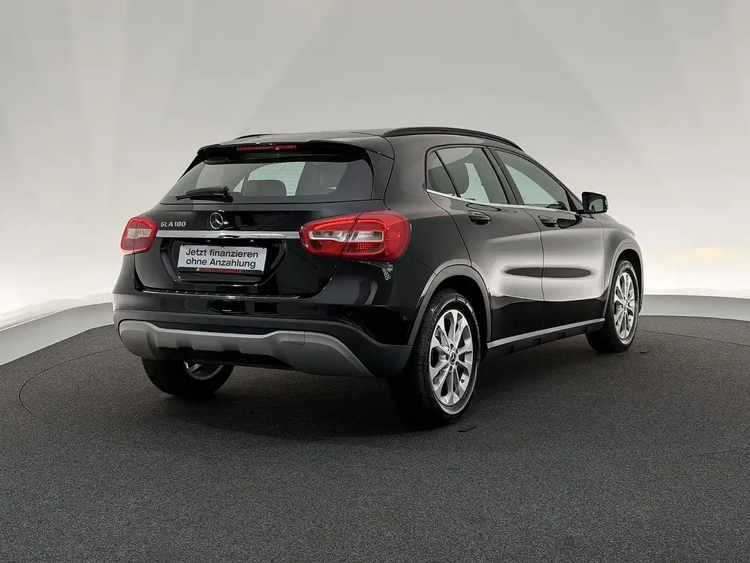 Mercedes-Benz GLA 180 - Thumbnail 7