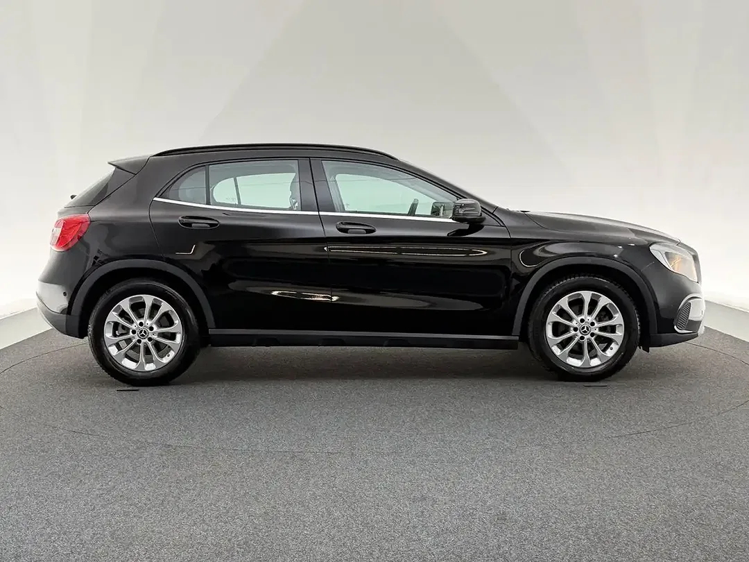Mercedes-Benz GLA 180 - Thumbnail 8