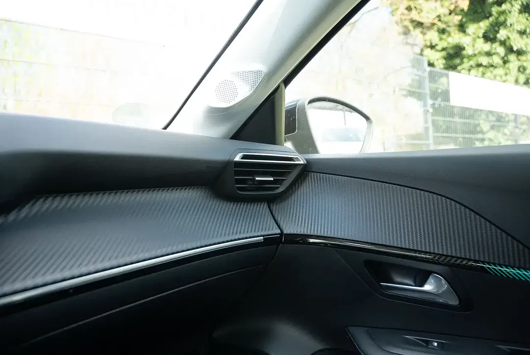 Peugeot 208 - Thumbnail 10