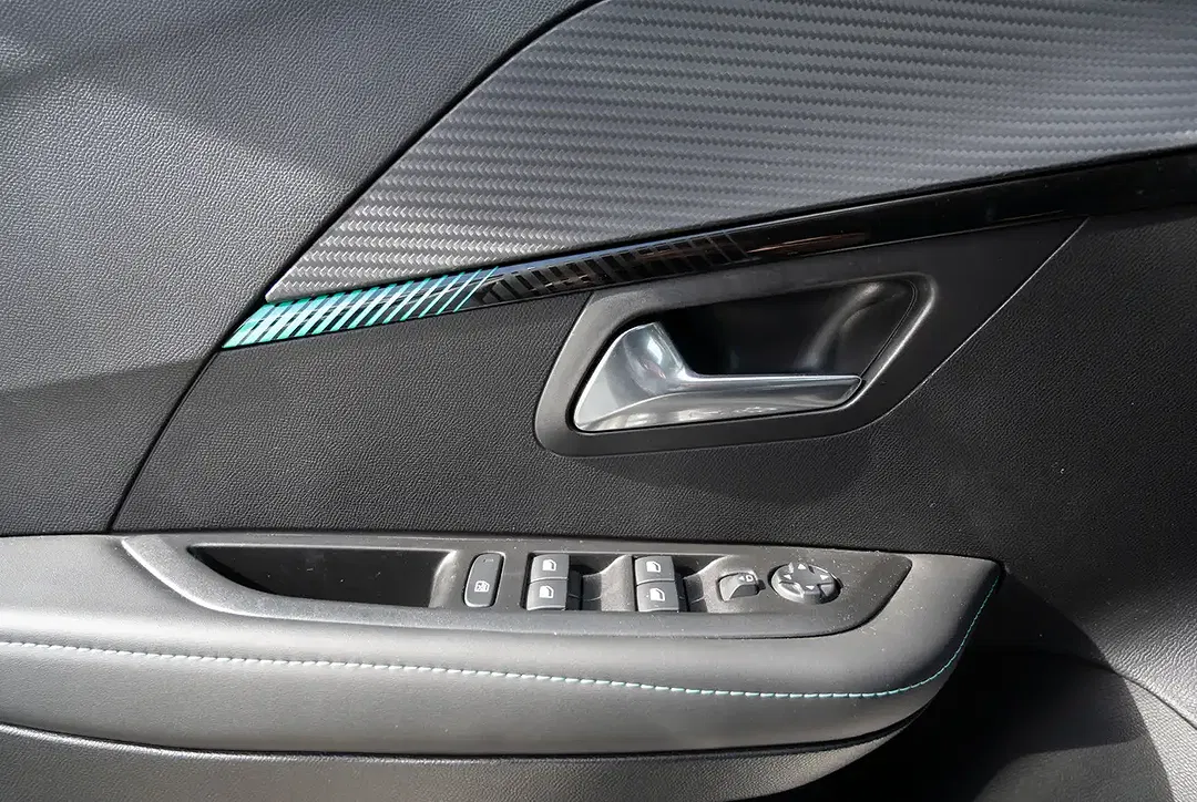 Peugeot 208 - Thumbnail 11