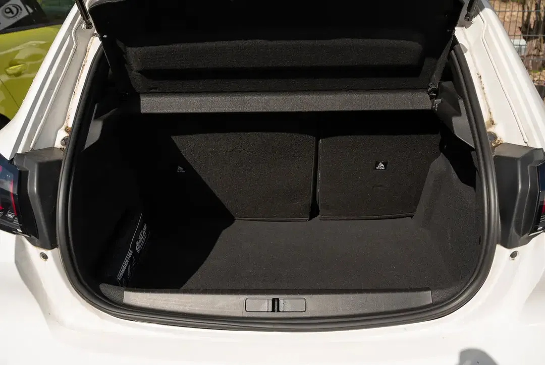 Peugeot 208 - Thumbnail 14
