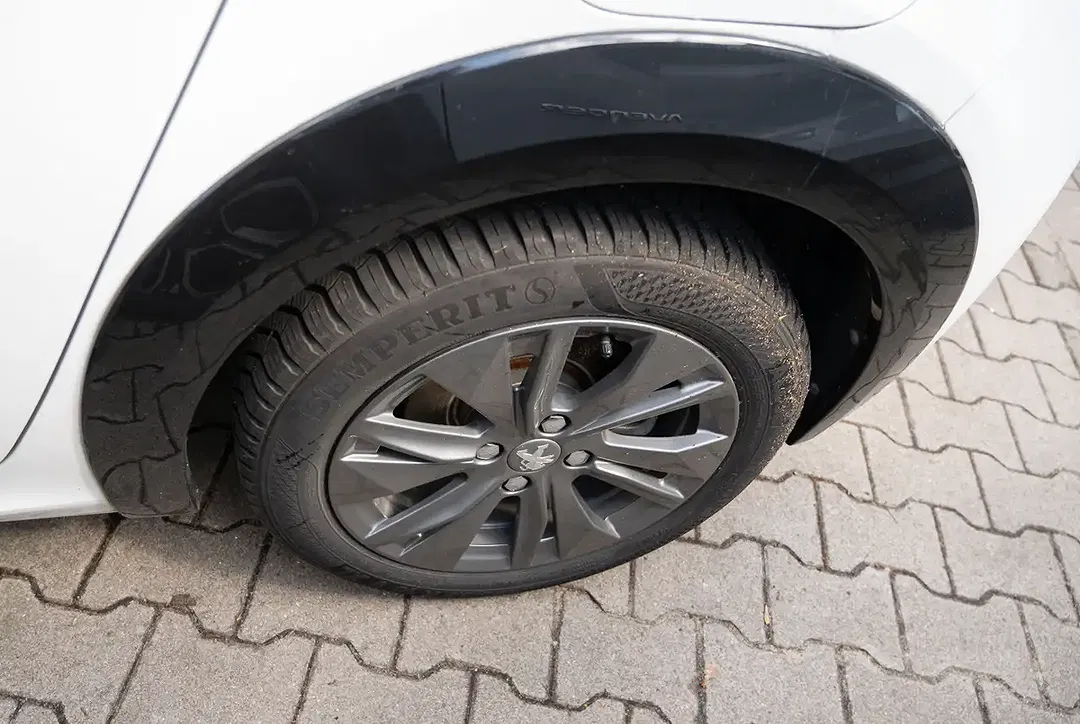 Peugeot 208 - Thumbnail 15