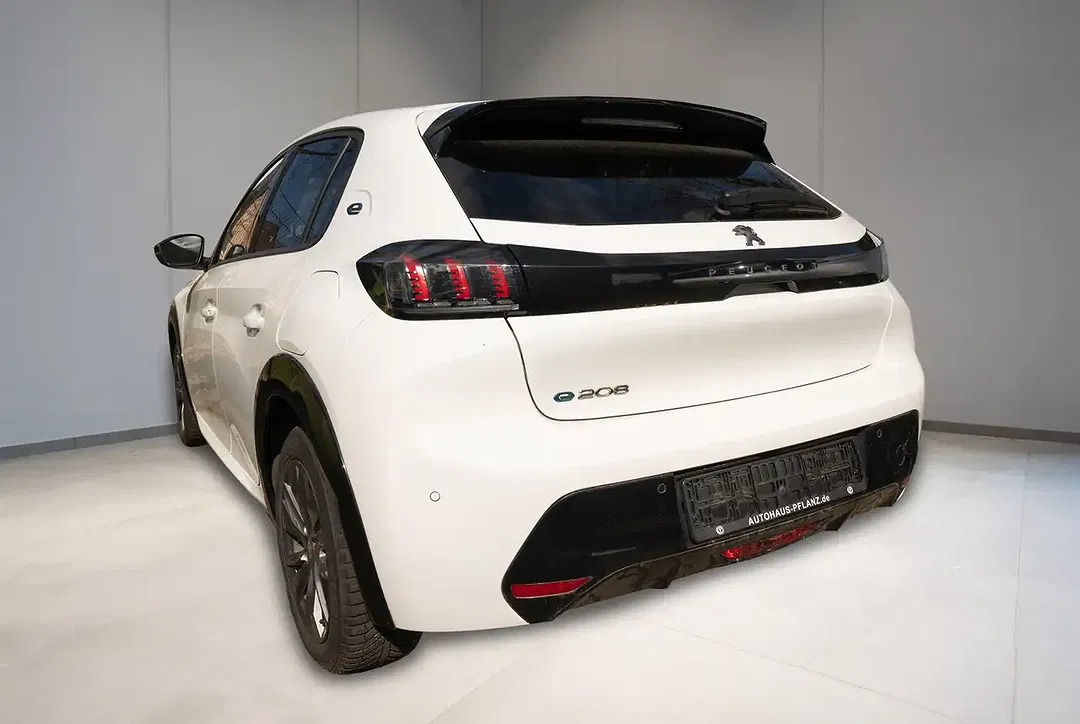Peugeot 208 - Thumbnail 3