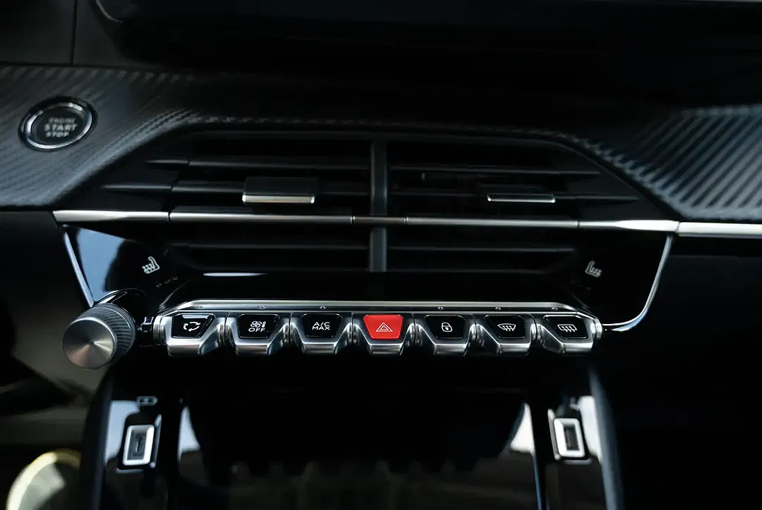 Peugeot 208 - Thumbnail 8