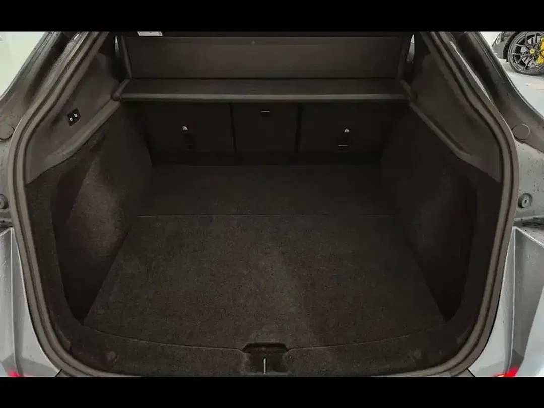 Tesla Model Y - Thumbnail 13
