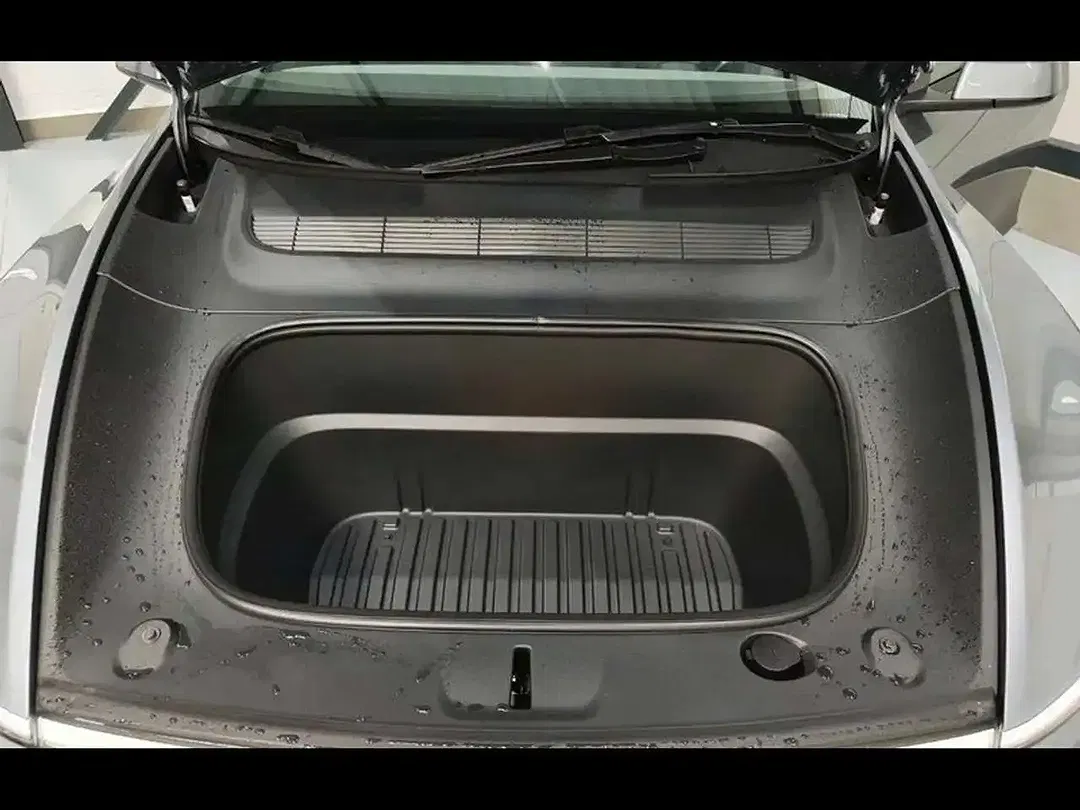 Tesla Model Y - Thumbnail 14