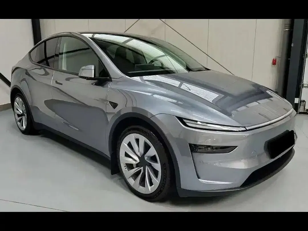 Tesla Model Y - Thumbnail 2