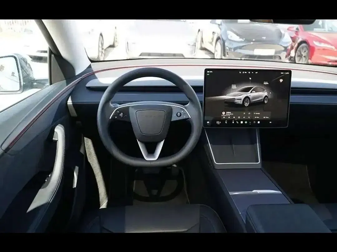 Tesla Model Y - Thumbnail 7