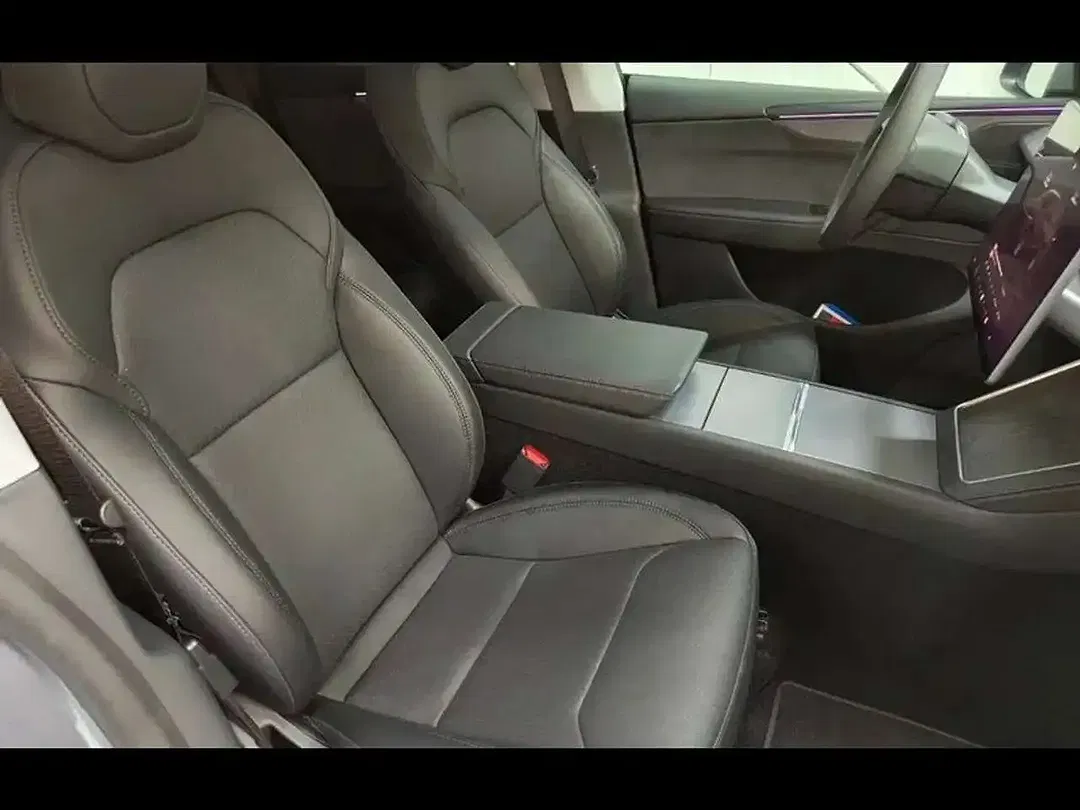 Tesla Model Y - Thumbnail 9