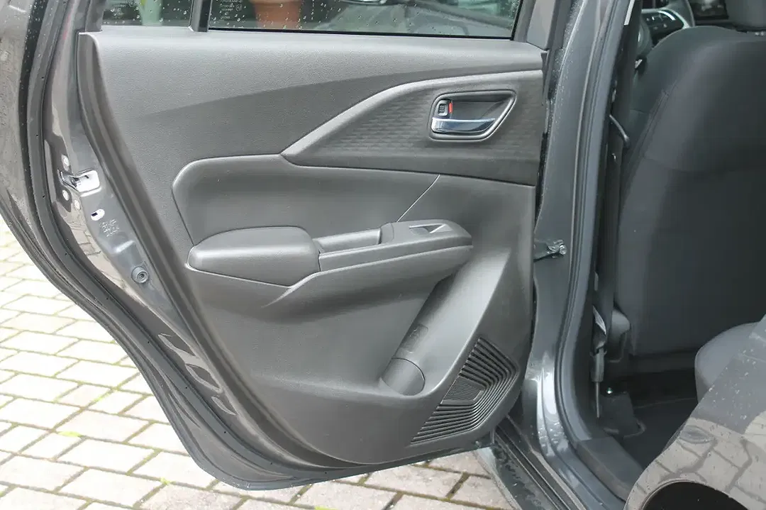 Suzuki Swift - Thumbnail 11
