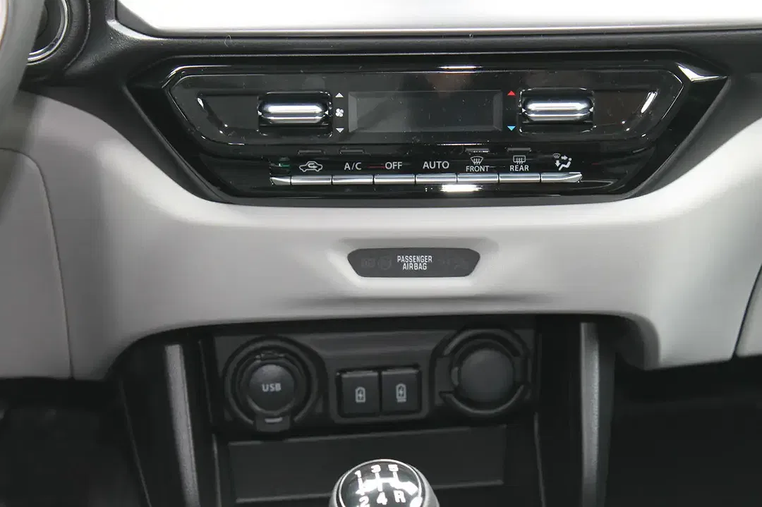 Suzuki Swift - Thumbnail 8