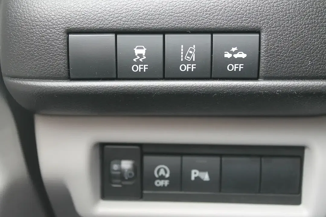 Suzuki Swift - Thumbnail 9