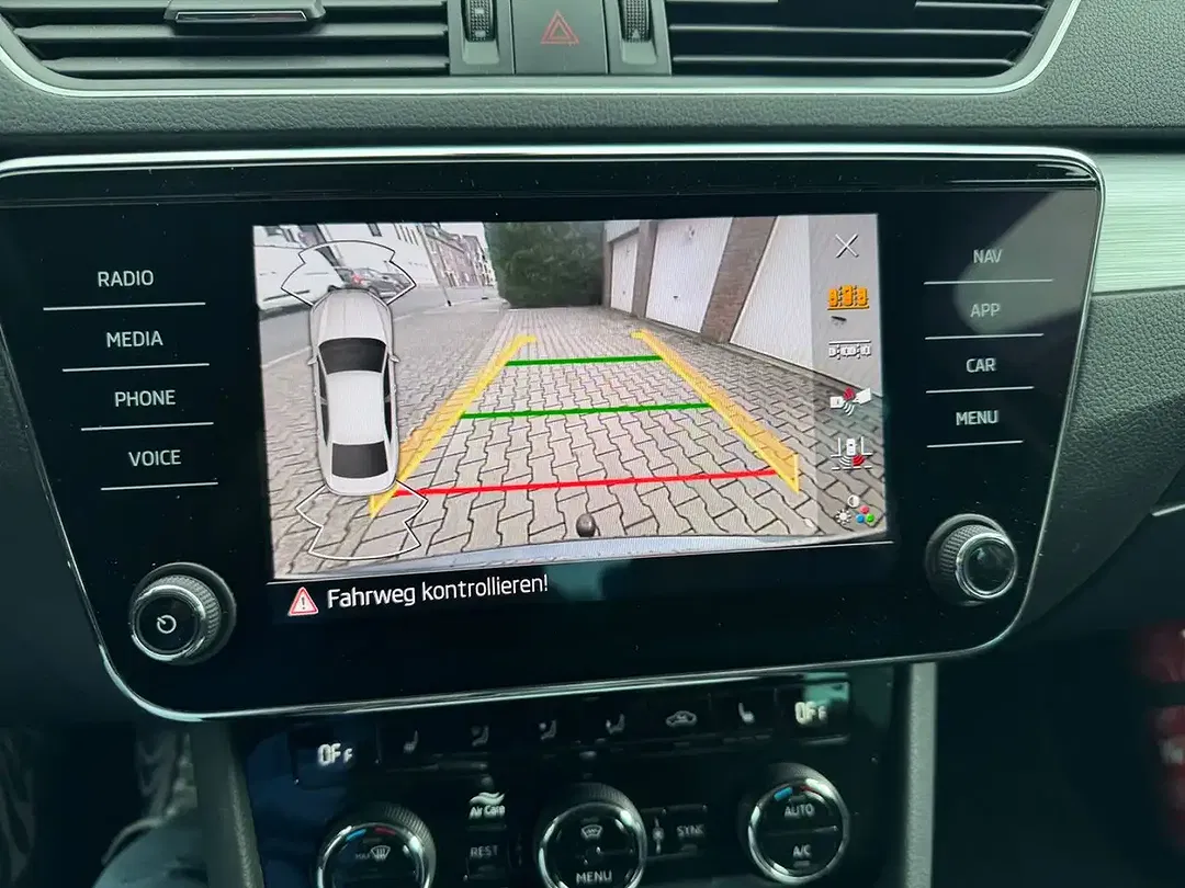 Skoda Superb - Thumbnail 16