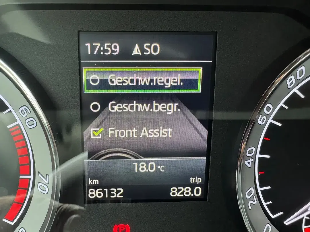 Skoda Superb - Thumbnail 17