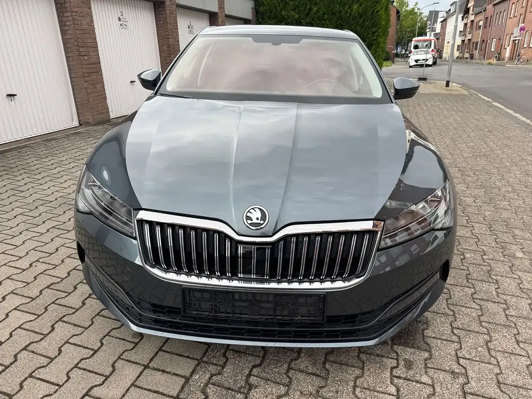 Skoda Superb - Thumbnail 3