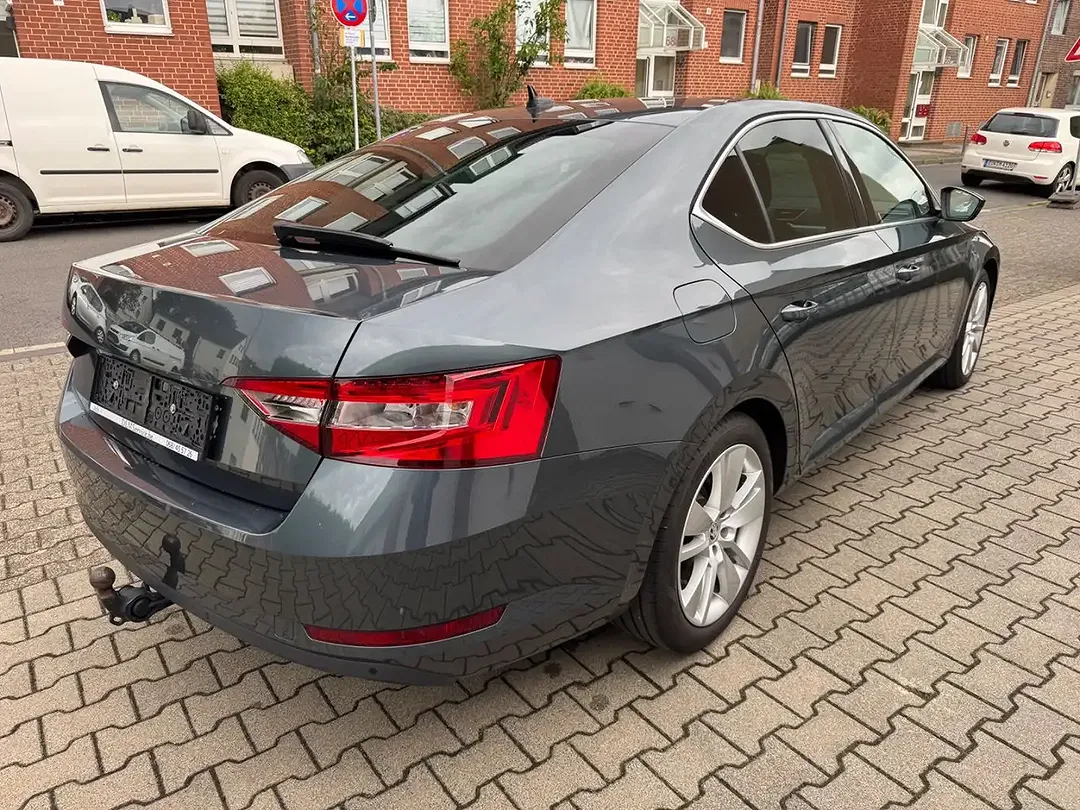 Skoda Superb - Thumbnail 4