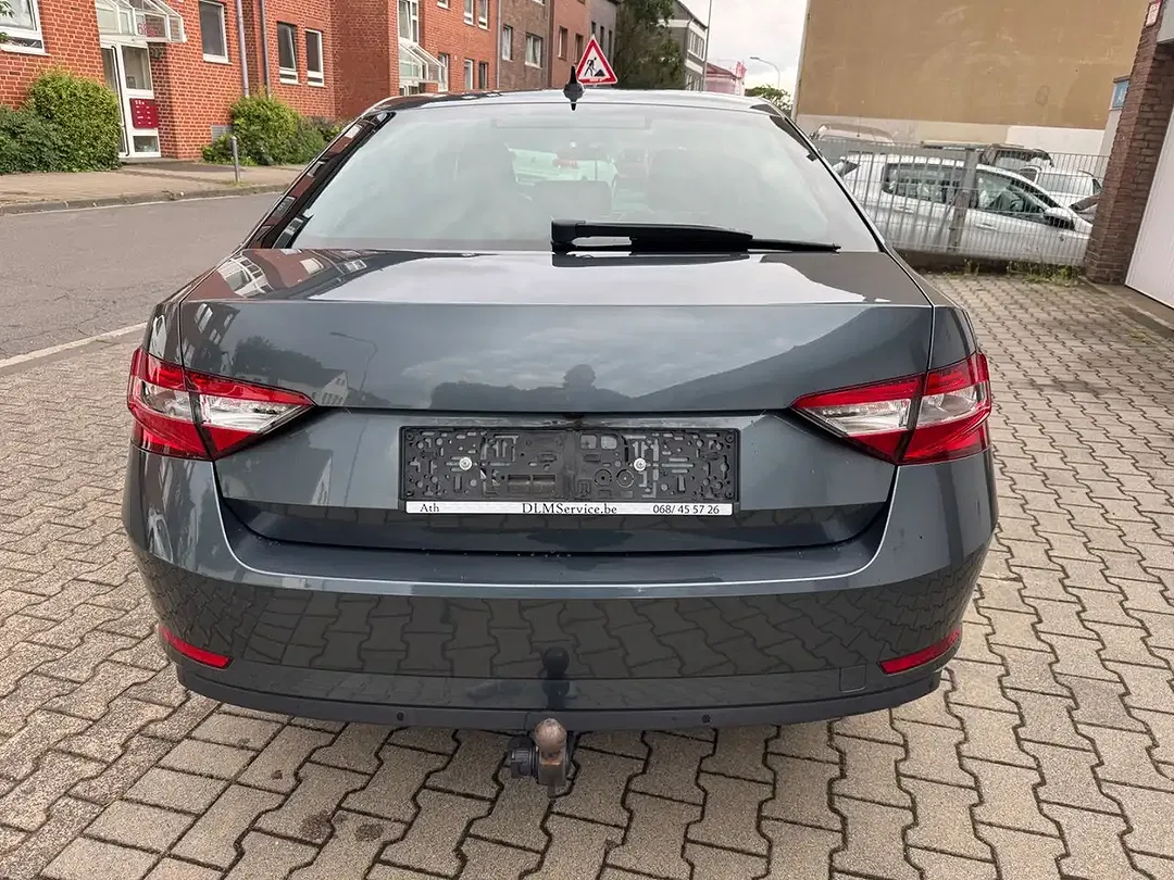 Skoda Superb - Thumbnail 6