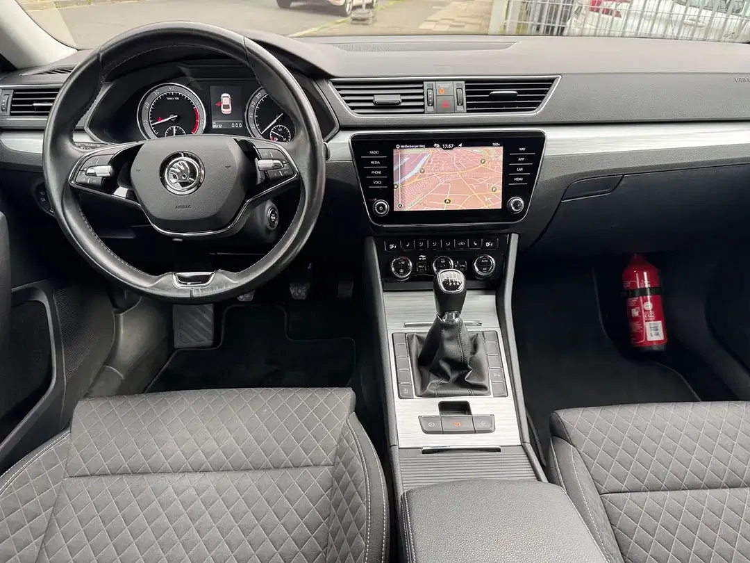 Skoda Superb - Thumbnail 9