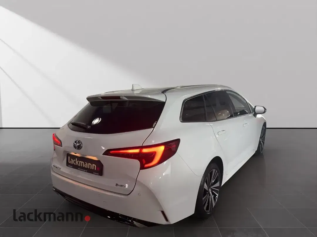Toyota Corolla - Thumbnail 4