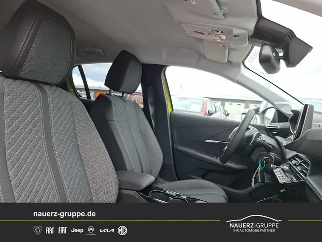 Peugeot 208 - Thumbnail 11