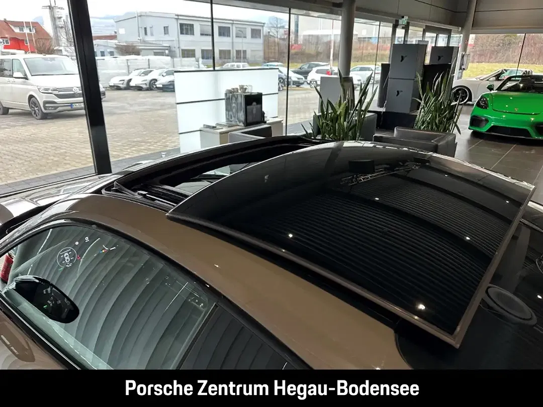 Porsche 992 - Thumbnail 12