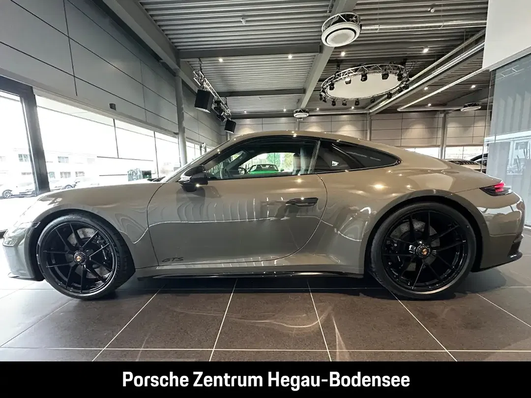 Porsche 992 - Thumbnail 2