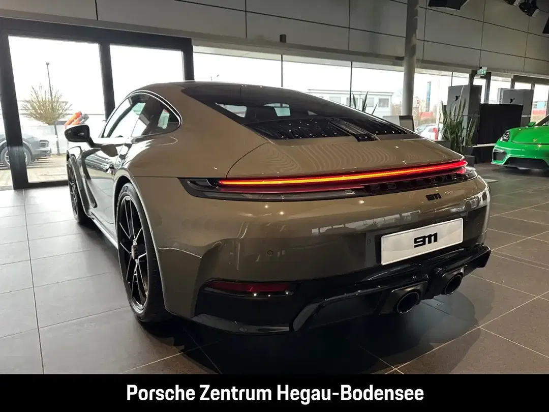 Porsche 992 - Thumbnail 3