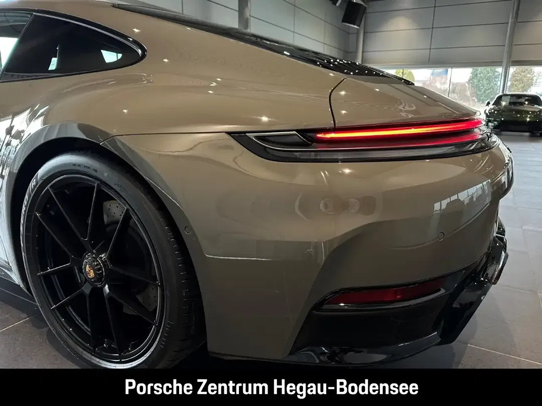 Porsche 992 - Thumbnail 9