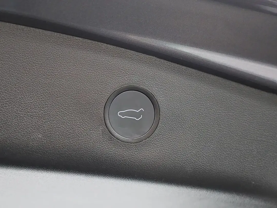 Tesla Model 3 - Thumbnail 13