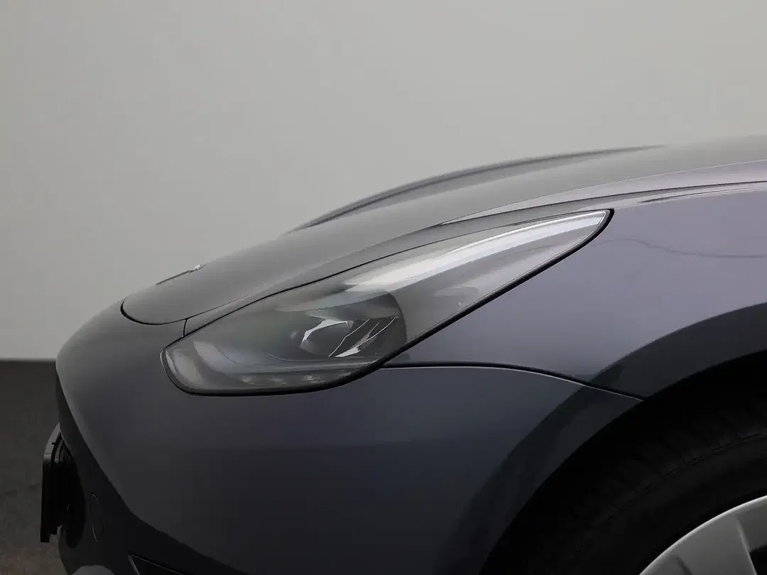 Tesla Model 3 - Thumbnail 14