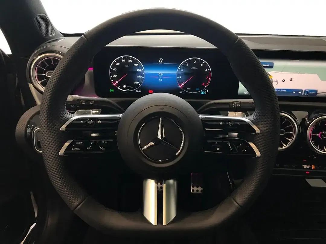 Mercedes-Benz CLA 180 - Thumbnail 10