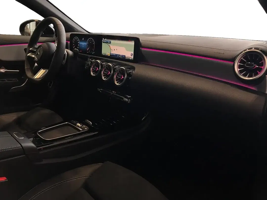 Mercedes-Benz CLA 180 - Thumbnail 3