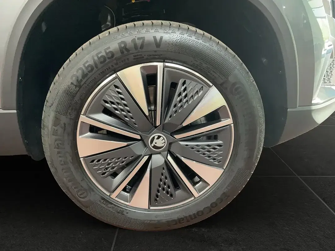 Skoda Karoq - Thumbnail 9