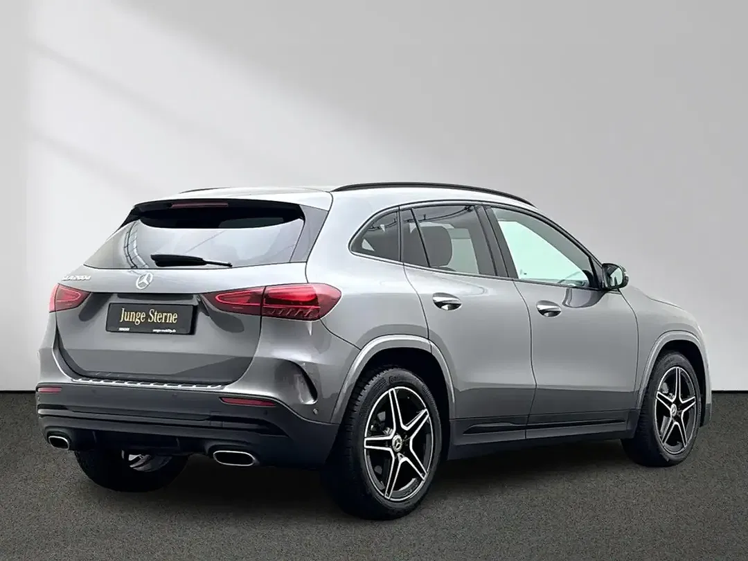 Mercedes-Benz GLA 200 - Thumbnail 3