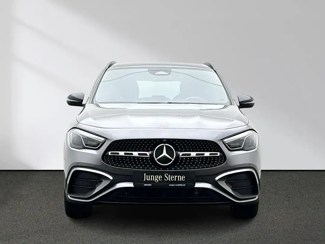 Mercedes-Benz GLA 200 - Thumbnail 4