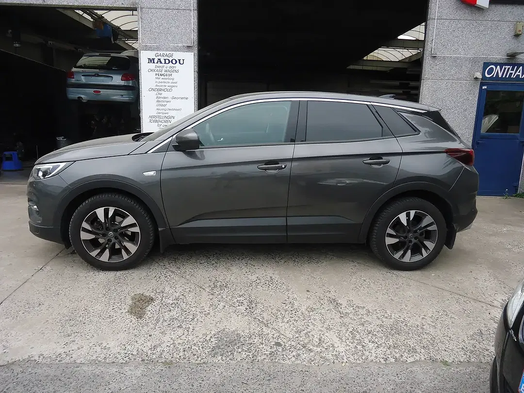 Opel Grandland X - Thumbnail 2