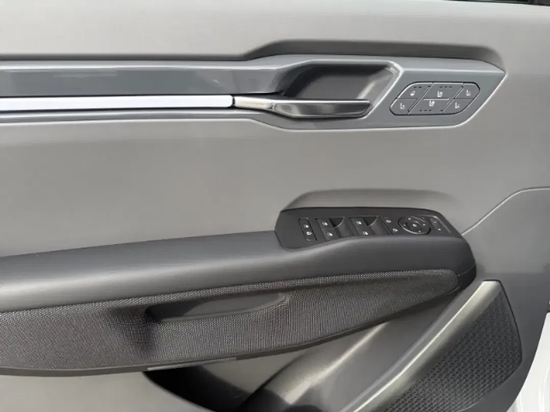 Kia EV9 - Thumbnail 13