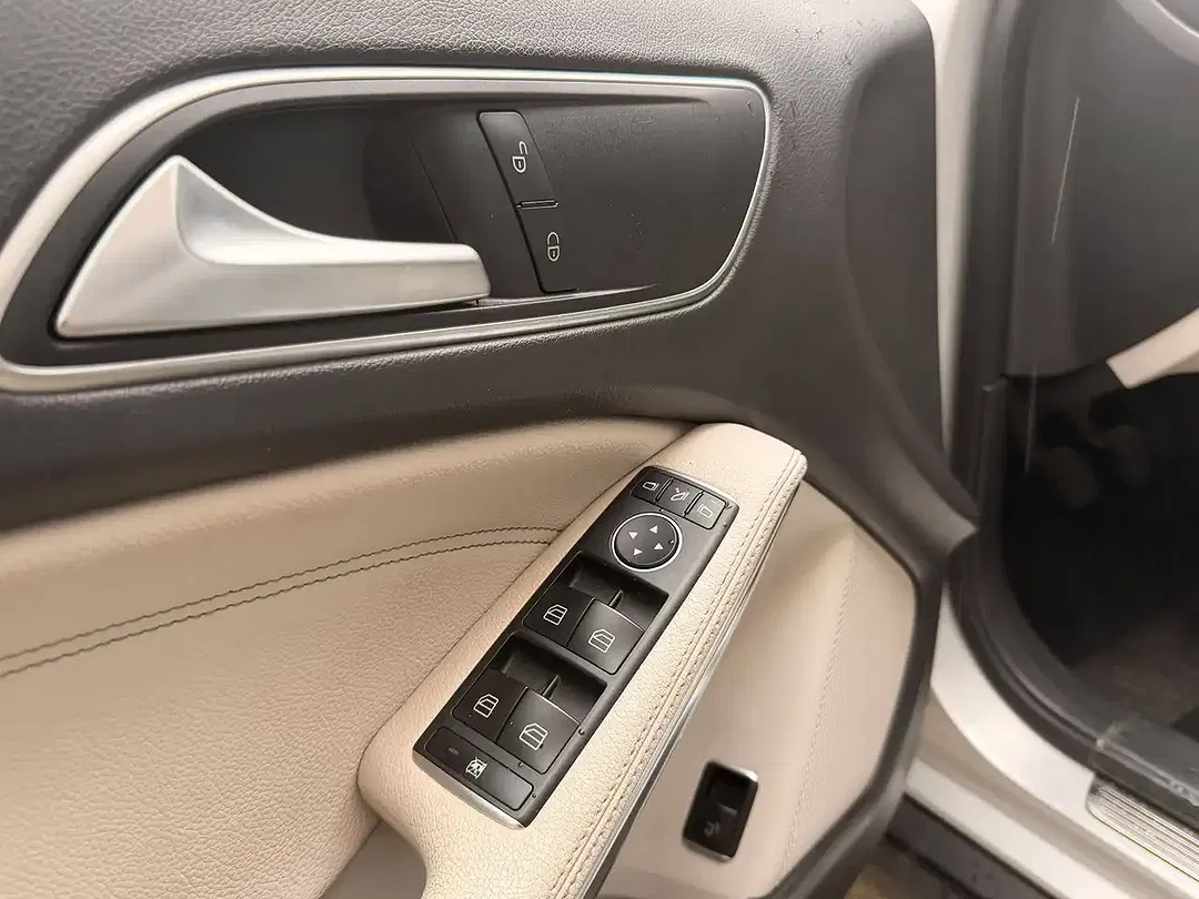 Mercedes-Benz GLA 180 - Thumbnail 10