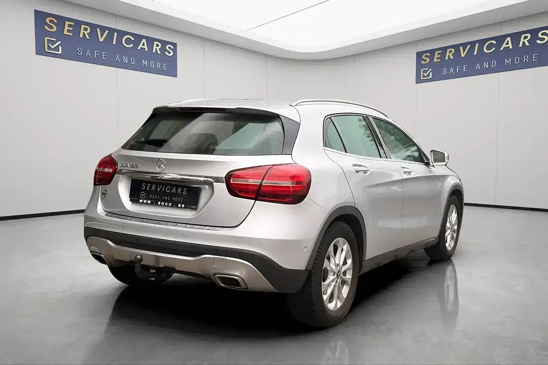 Mercedes-Benz GLA 180 - Thumbnail 4