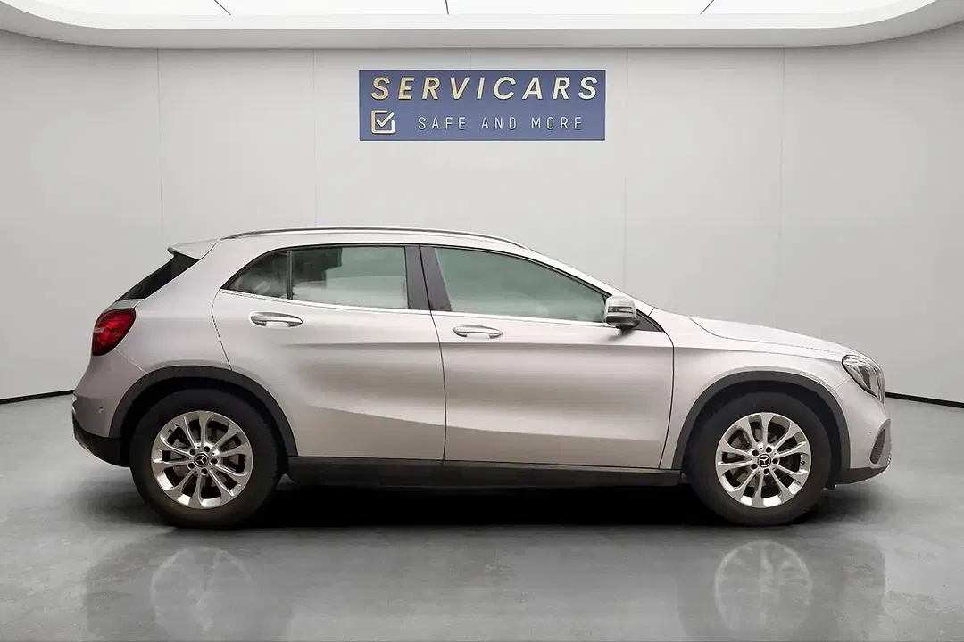 Mercedes-Benz GLA 180 - Thumbnail 7