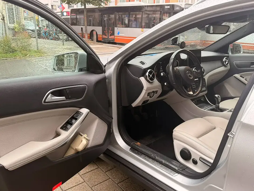 Mercedes-Benz GLA 180 - Thumbnail 9