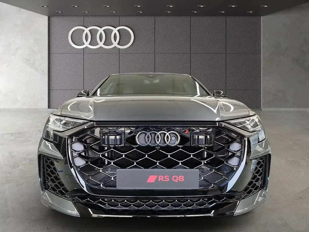 Audi RS Q8 - Thumbnail 2