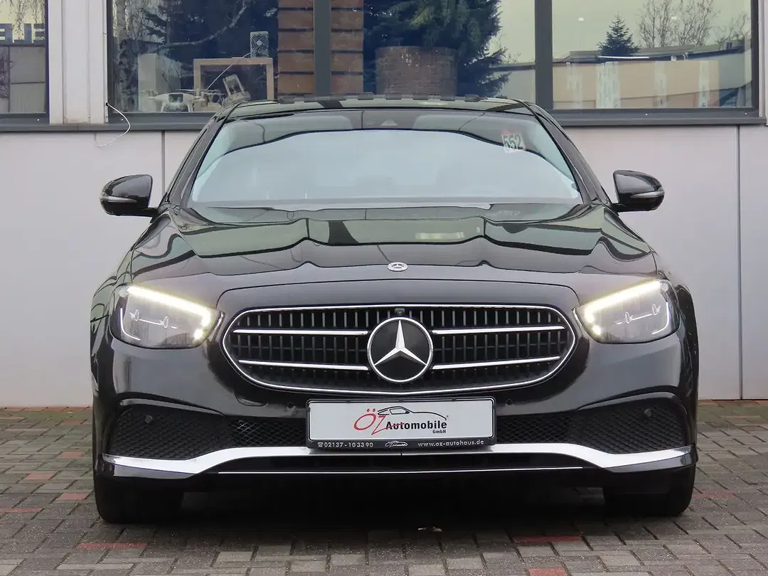 Mercedes-Benz E 220 - Thumbnail 2