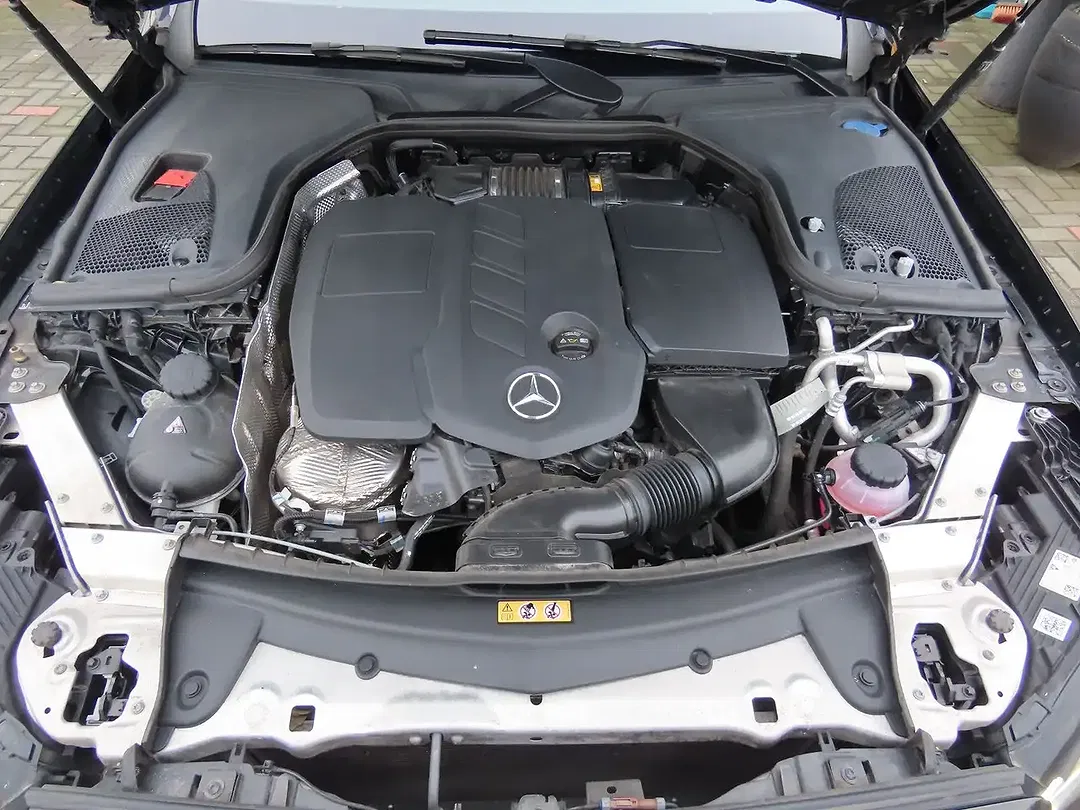 Mercedes-Benz E 220 - Thumbnail 3