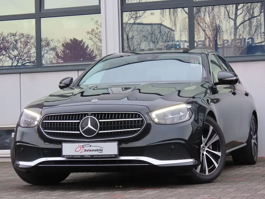 Mercedes-Benz E 220 - Thumbnail 4