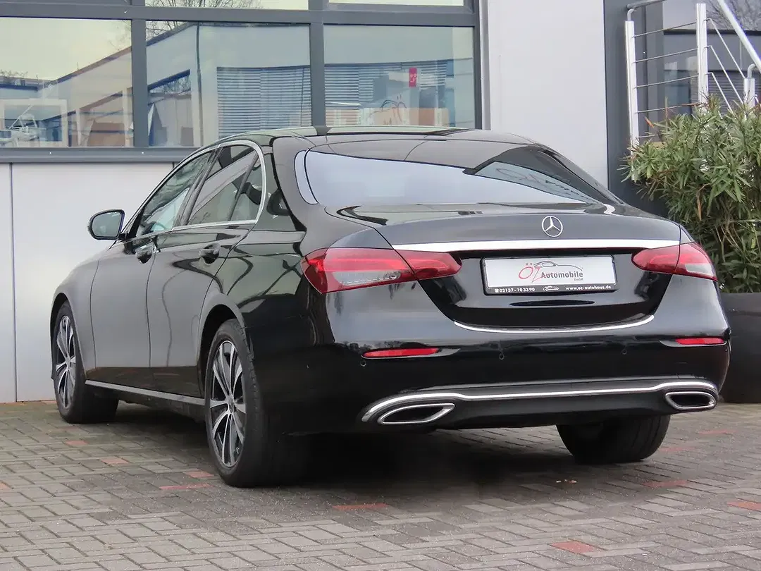 Mercedes-Benz E 220 - Thumbnail 8