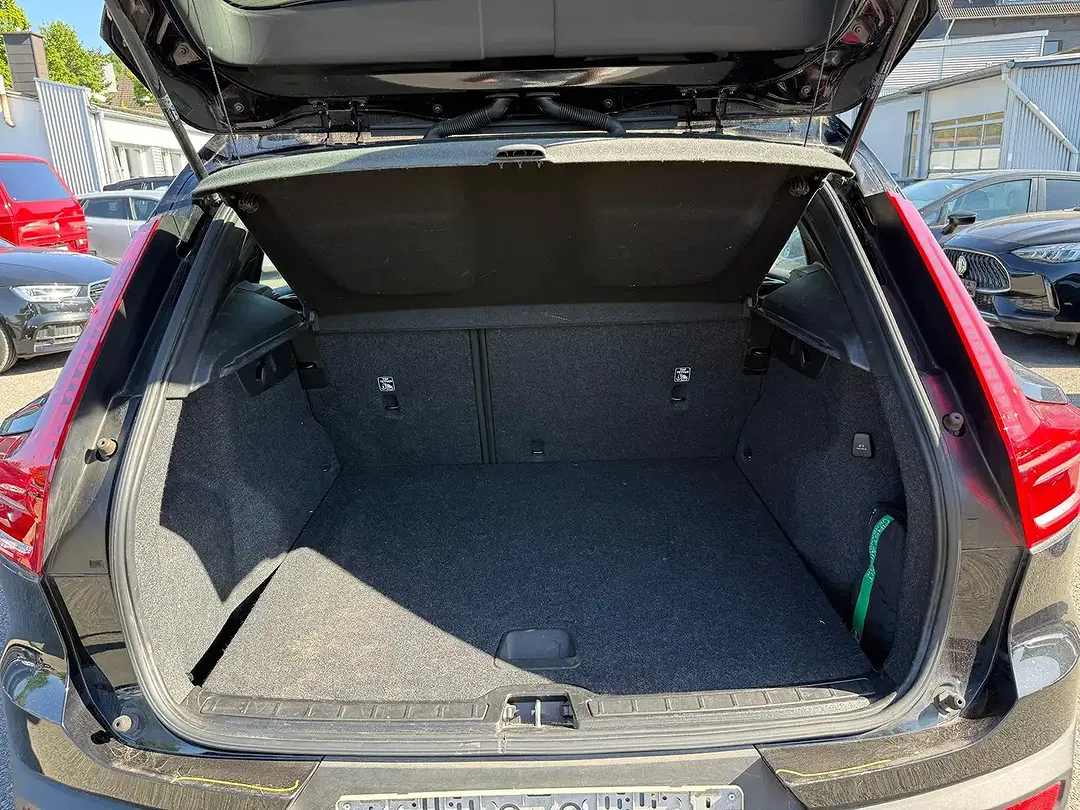 Volvo XC40 - Thumbnail 6