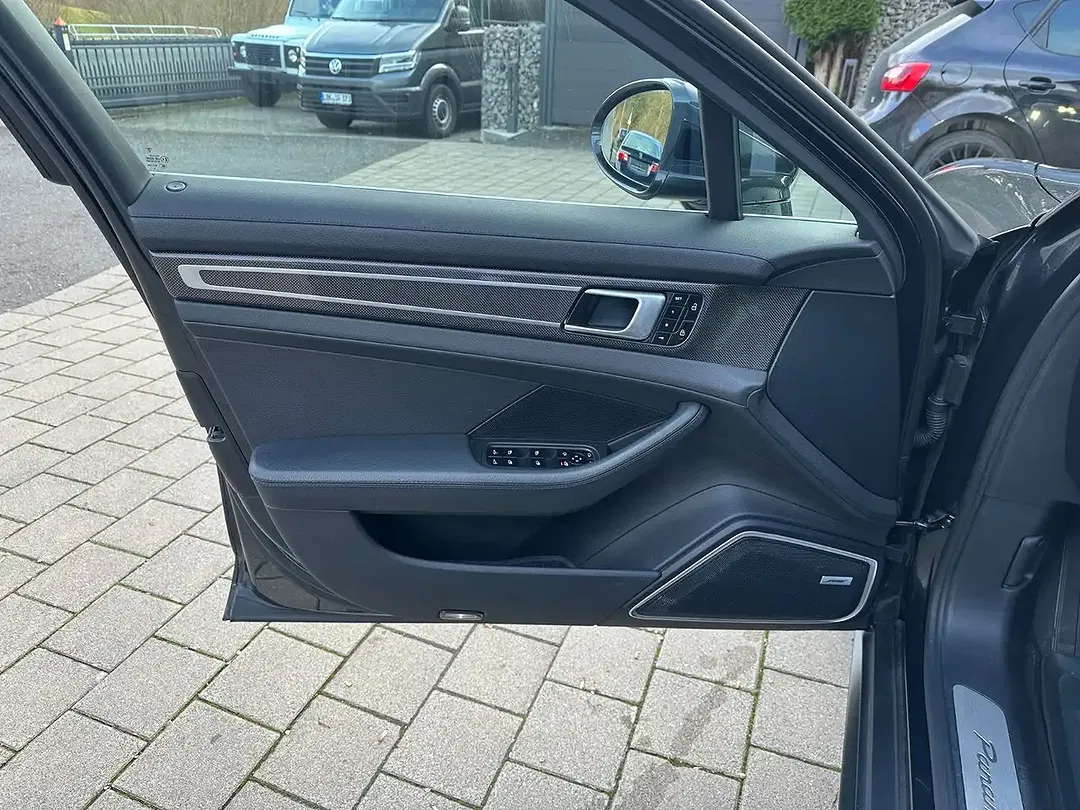 Porsche Panamera - Thumbnail 11