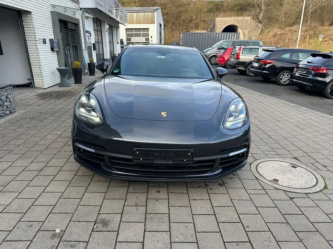 Porsche Panamera - Thumbnail 2